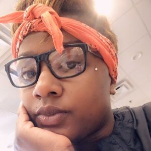 Meet your Posher, Lola